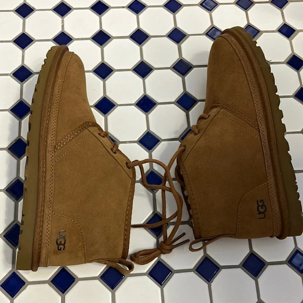 New UGG × Charcoal Neumel Chukka Suede in Chestnut Men's Sz 8